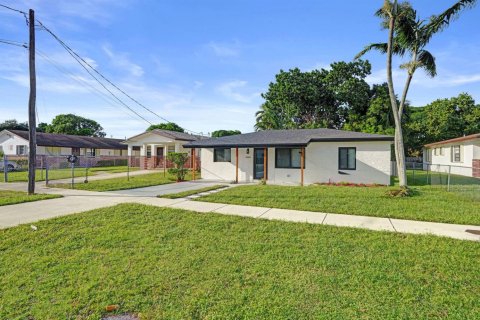 Casa en venta en West Park, Florida, 3 dormitorios, 81.01 m2 № 2413124 - foto 9
