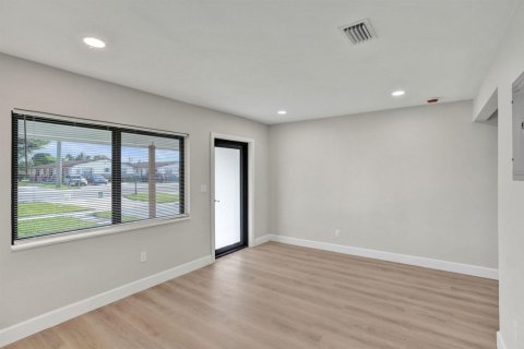 Casa en venta en West Park, Florida, 3 dormitorios, 81.01 m2 № 2413124 - foto 23