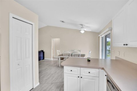 House in Vero Beach, Florida 3 bedrooms, 123 sq.m. № 1917679 - photo 15