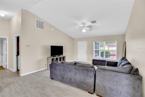 House in Vero Beach, Florida 3 bedrooms, 123 sq.m. № 1917679 - photo 8