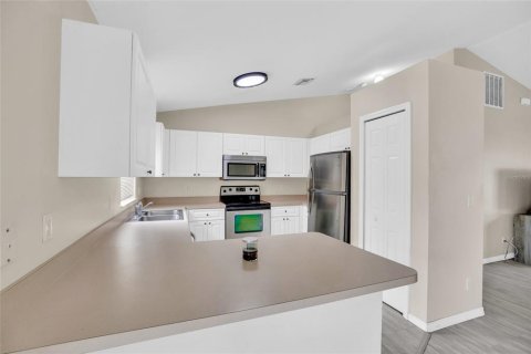 House in Vero Beach, Florida 3 bedrooms, 123 sq.m. № 1917679 - photo 12