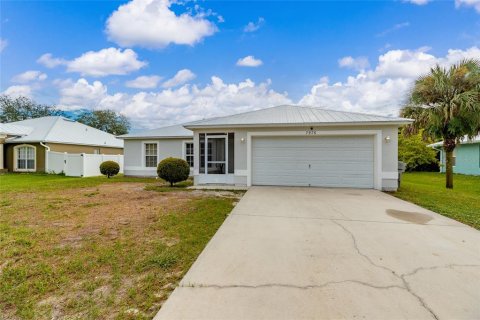 House in Vero Beach, Florida 3 bedrooms, 123 sq.m. № 1917679 - photo 1