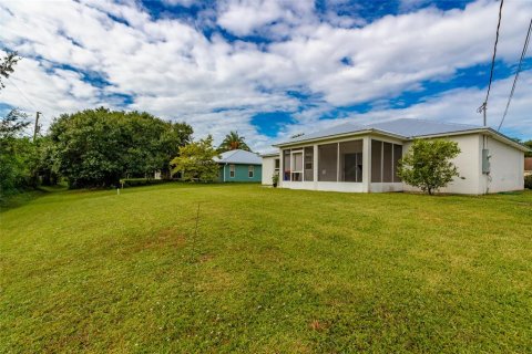 House in Vero Beach, Florida 3 bedrooms, 123 sq.m. № 1917679 - photo 30