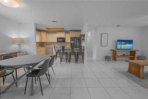 Casa en venta en Hollywood, Florida, 4 dormitorios, 118.54 m2 № 1841108 - foto 16