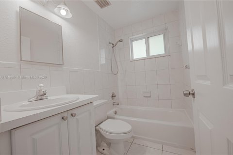 Casa en venta en Hollywood, Florida, 4 dormitorios, 118.54 m2 № 1841108 - foto 26