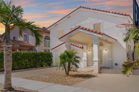 House in Miami, Florida 4 bedrooms, 192.12 sq.m. № 2401288
