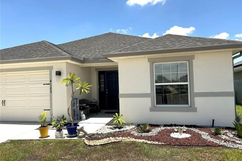 House in Haines City, Florida 4 bedrooms, 184.88 sq.m. № 2149135 - photo 3