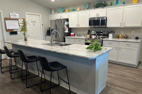 House in Haines City, Florida 4 bedrooms, 184.88 sq.m. № 2149135 - photo 9
