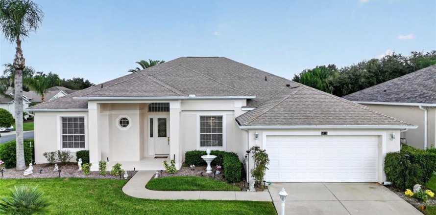 House in Leesburg, Florida 2 bedrooms, 203.27 sq.m. № 2396373
