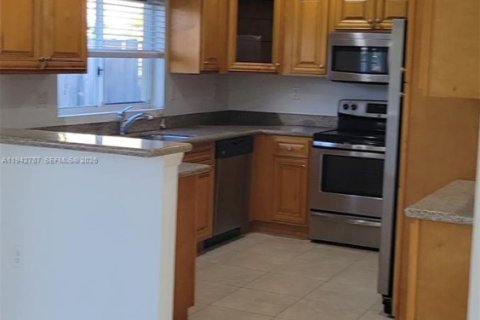 Villa ou maison à louer à Homestead, Floride: 3 chambres, 146.14 m2 № 2000142 - photo 9