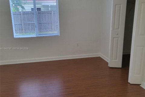 Villa ou maison à louer à Homestead, Floride: 3 chambres, 146.14 m2 № 2000142 - photo 2