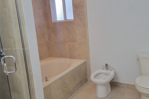 Villa ou maison à louer à Homestead, Floride: 3 chambres, 146.14 m2 № 2000142 - photo 11