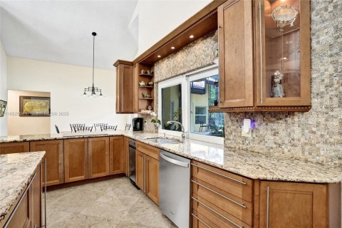 Купить виллу или дом в Корал-Спрингс, Флорида 12 комнат, 401.62м2, № 1896555 - фото 22