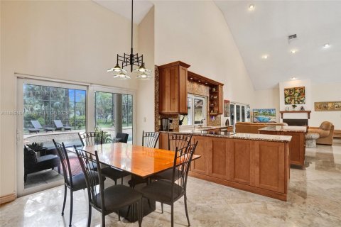 Купить виллу или дом в Корал-Спрингс, Флорида 12 комнат, 401.62м2, № 1896555 - фото 30