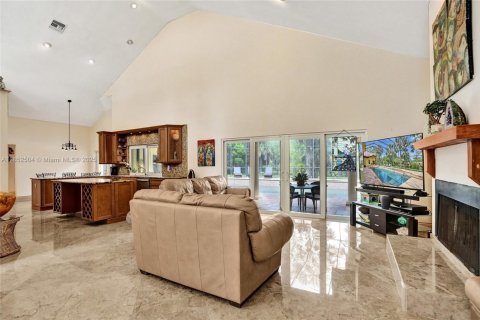 Купить виллу или дом в Корал-Спрингс, Флорида 12 комнат, 401.62м2, № 1896555 - фото 17