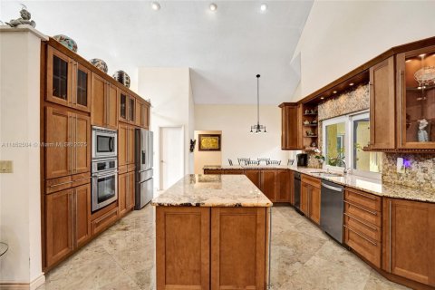 Купить виллу или дом в Корал-Спрингс, Флорида 12 комнат, 401.62м2, № 1896555 - фото 20