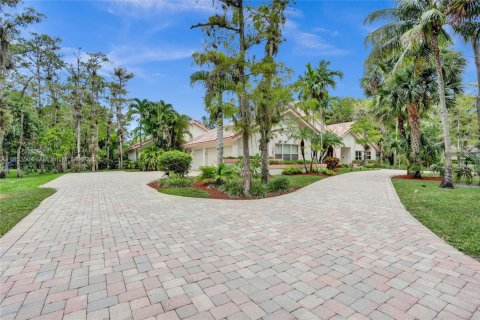 Купить виллу или дом в Корал-Спрингс, Флорида 12 комнат, 401.62м2, № 1896555 - фото 5