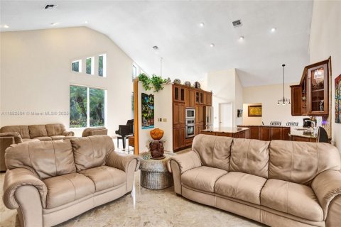 Купить виллу или дом в Корал-Спрингс, Флорида 12 комнат, 401.62м2, № 1896555 - фото 19