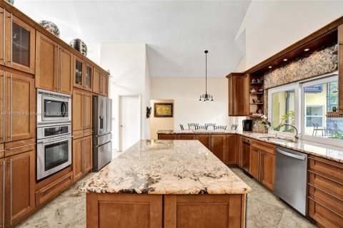 Купить виллу или дом в Корал-Спрингс, Флорида 12 комнат, 401.62м2, № 1896555 - фото 24