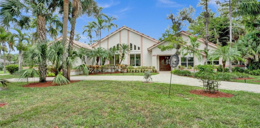 Villa ou maison à Coral Springs, Floride 6 chambres, 401.62 m2 № 1896555