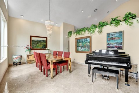 Купить виллу или дом в Корал-Спрингс, Флорида 12 комнат, 401.62м2, № 1896555 - фото 14