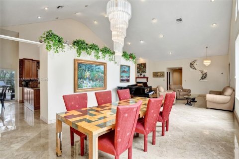 Купить виллу или дом в Корал-Спрингс, Флорида 12 комнат, 401.62м2, № 1896555 - фото 16