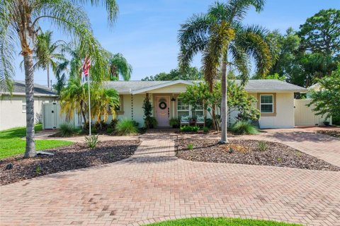 Casa en Saint Petersburg, Florida 3 dormitorios, 127.09 m2 № 2371033