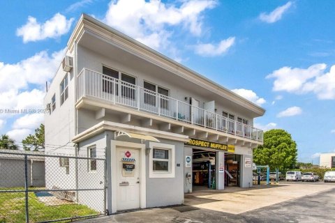 Propiedad comercial en venta en Oakland Park, Florida № 1881668 - foto 1