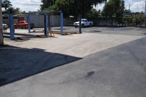 Propiedad comercial en venta en Oakland Park, Florida № 1881668 - foto 5