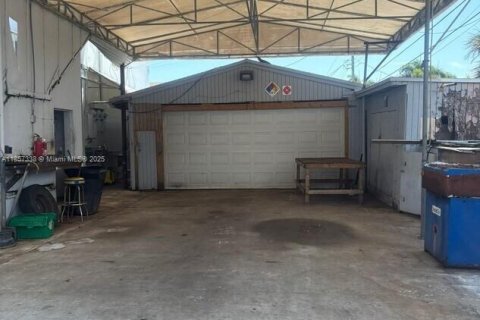Propiedad comercial en venta en Oakland Park, Florida № 1881668 - foto 14