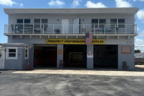 Propiedad comercial en venta en Oakland Park, Florida № 1881668 - foto 8