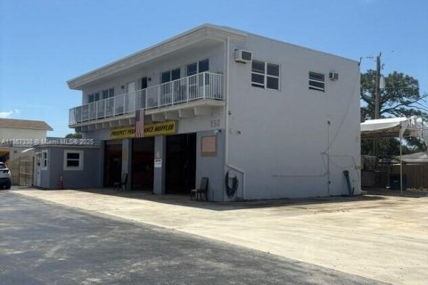 Propiedad comercial en venta en Oakland Park, Florida № 1881668 - foto 4