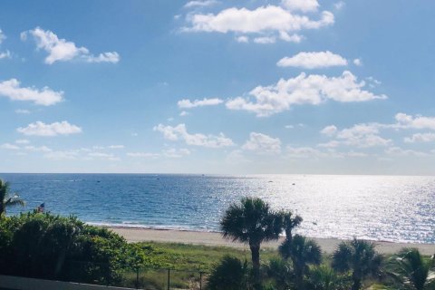 Condo in Pompano Beach, Florida, 2 bedrooms № 2187976 - photo 8