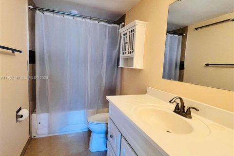 Studio in the Condo in Hallandale Beach, Florida  № 2043305 - photo 12