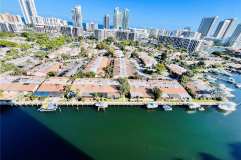 Studio in the Condo in Hallandale Beach, Florida  № 2043305