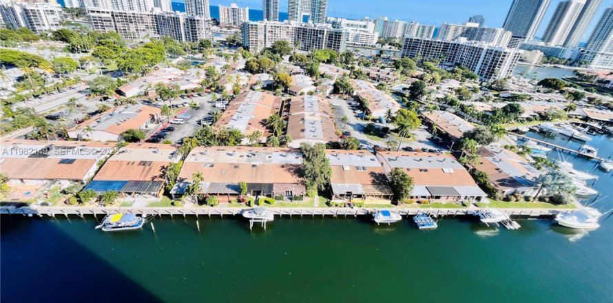 Studio in the Condo in Hallandale Beach, Florida  № 2043305