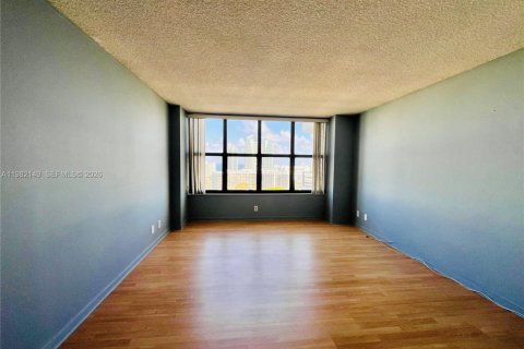 Studio in the Condo in Hallandale Beach, Florida  № 2043305 - photo 15