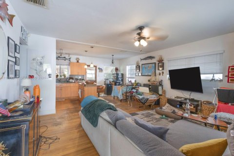 House in Miami, Florida 2 bedrooms, 81.29 sq.m. № 2044058 - photo 7