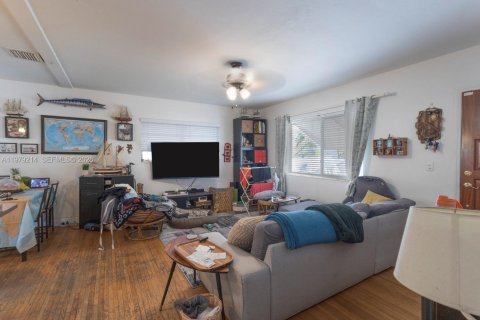 House in Miami, Florida 2 bedrooms, 81.29 sq.m. № 2044058 - photo 2