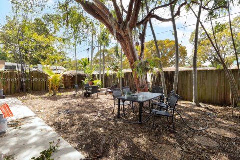 House in Miami, Florida 2 bedrooms, 81.29 sq.m. № 2044058 - photo 4