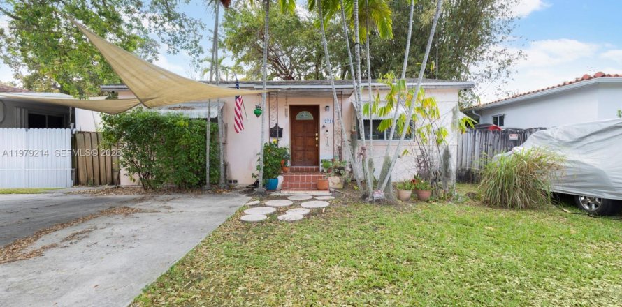 House in Miami, Florida 2 bedrooms, 81.29 sq.m. № 2044058