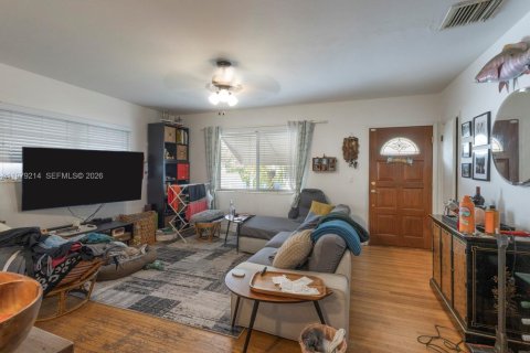 House in Miami, Florida 2 bedrooms, 81.29 sq.m. № 2044058 - photo 6