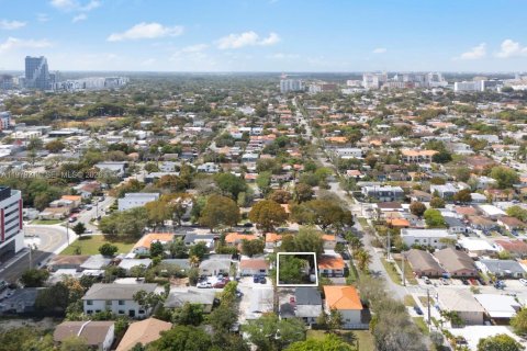 House in Miami, Florida 2 bedrooms, 81.29 sq.m. № 2044058 - photo 18