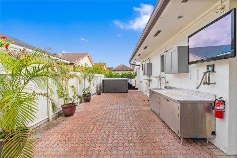 Casa en venta en Miami Lakes, Florida, 4 dormitorios, 201.32 m2 № 1976984 - foto 8