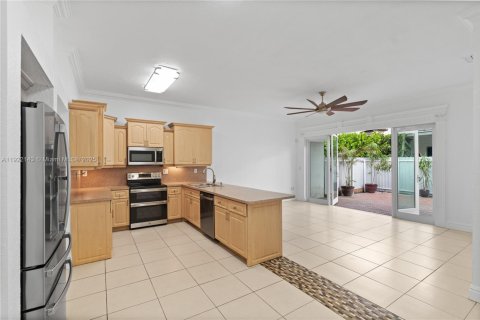 Casa en venta en Miami Lakes, Florida, 4 dormitorios, 201.32 m2 № 1976984 - foto 10