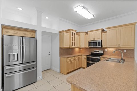 Casa en venta en Miami Lakes, Florida, 4 dormitorios, 201.32 m2 № 1976984 - foto 4