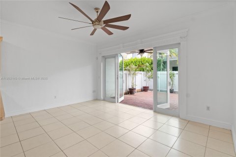 Casa en venta en Miami Lakes, Florida, 4 dormitorios, 201.32 m2 № 1976984 - foto 25