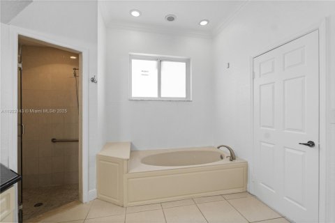 Casa en venta en Miami Lakes, Florida, 4 dormitorios, 201.32 m2 № 1976984 - foto 17