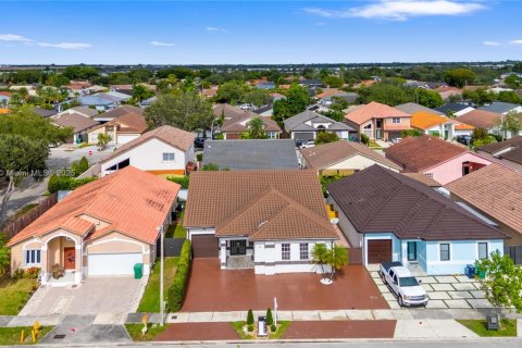 Casa en venta en Miami Lakes, Florida, 4 dormitorios, 201.32 m2 № 1976984 - foto 1