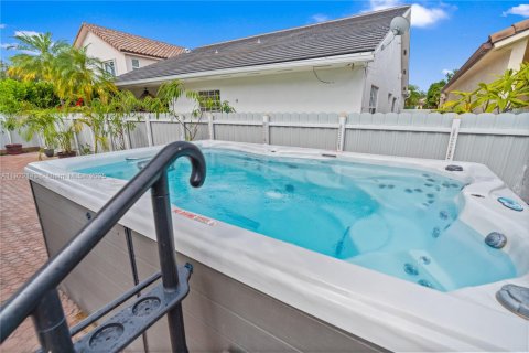 Casa en venta en Miami Lakes, Florida, 4 dormitorios, 201.32 m2 № 1976984 - foto 9